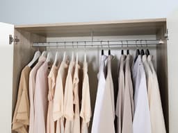 ตู้เสื้อผ้า 2 บานประตู รุ่นวินซ์ - สีธรรมชาติ/ขาว